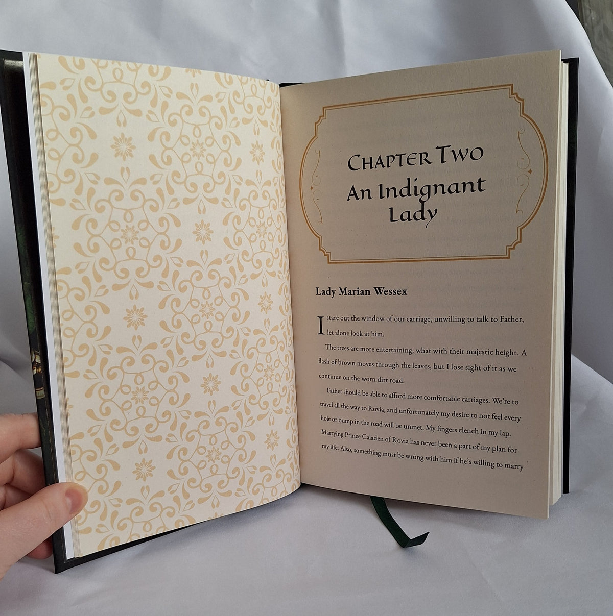Lady Scarlett interior chapter page